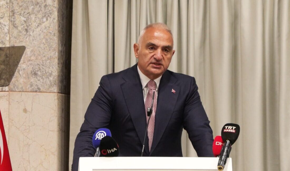 İstanbul- Bakan Ersoy: 64 milyar dolarlık turizm geliri hedefimizi tutturacağız Gülseren KARAPINAR-Emir BENLİOĞLU/İSTANBUL, -TÜRKİYE Otelciler Birliği (TUROB) tarafından düzenlenen Geleneksel