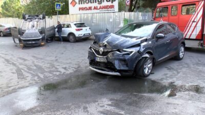 Özgür EREN / İSTANBUL, – BAKIRKÖY’de 2 aracın çarpışması sonucu