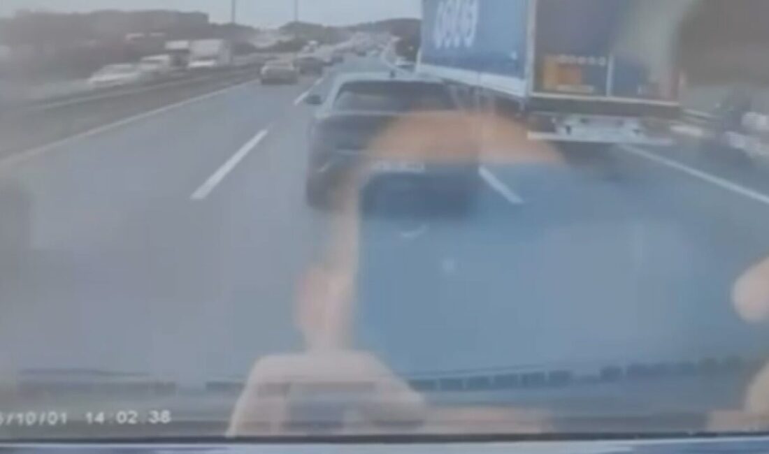 İSTANBUL, – BAŞAKŞEHİR’de TEM Otoyolu’nda bir motosiklet, emniyet şeridini kullanarak