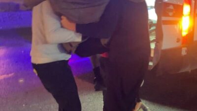 Baran AKKAYA/İSTANBUL, -BAŞAKŞEHİR’de sürücüsünün direksiyon hakimiyetini kaybettiği otomobil yol kenarındaki