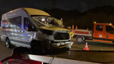 Mehmet Kaan KURT/İSTANBUL, – BEYKOZ’da işçileri taşıyan servis minibüsü, arkasına