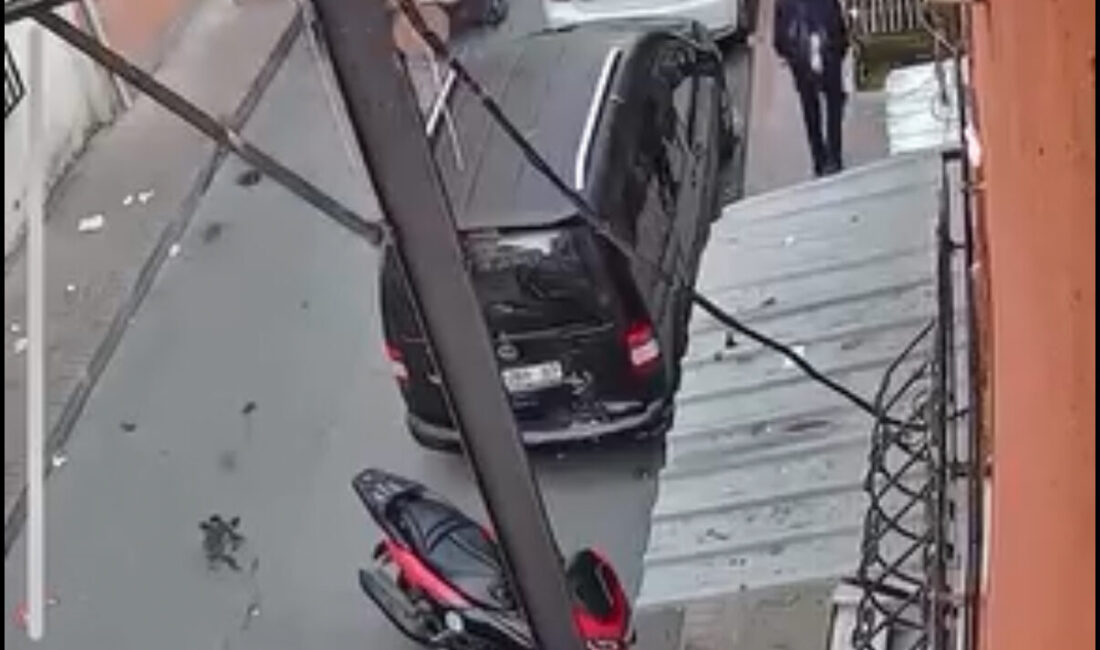 İstanbul – Beyoğlu’nda ortaokul öğrencisi arkadaşını boynundan bıçakladı; o anlar kamerada Doğan Can CESUR / İSTANBUL – BEYOĞLU’nda M.A., (13) aynı