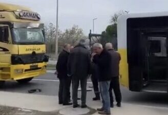 Vehbi DEMİR / İSTANBUL, – BÜYÜKÇEKMECE’de kamyon, İETT otobüsüne arkadan