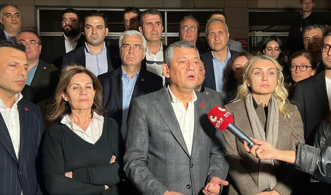 İstanbul – CHP Genel Başkanı Özel, Çağlayan Adliyesi’nde açıklamalarda bulundu Soner HASIRCIOĞLU/İSTANBUL, – GÖREVDEN uzaklaştırılan İstanbul Büyükşehir Belediye (İBB) Başkanı