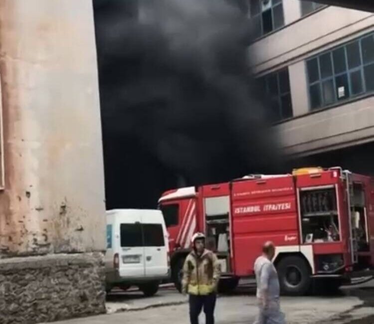 Baran AKKAYA-İhsan DÖRKARDEŞ/İSTANBUL, -EYÜPSULTAN’da 4 katlı iş merkezinin giriş katındaki