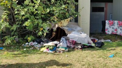 Emre KURT/İSTANBUL, – EYÜPSULTAN Vatan Tramvay Durağı’nın yanındaki boş arazide