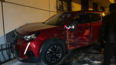 Mehmet Kaan KURT/İSTANBUL, – EYÜPSULTAN’da sürücüsünün direksiyon hakimiyetini kaybettiği otomobil,