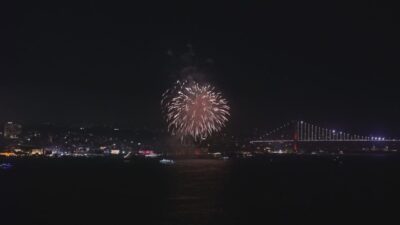 İSTANBUL, – İSTANBUL Boğazı’nda 29 Ekim Cumhuriyet Bayramı dolayısıyla havai