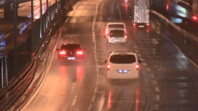 Soner HASIRCIOĞLU/İSTANBUL, – İSTANBUL’da, Meteoroloji Genel Müdürlüğü’nün uyarılarının ardından sabah