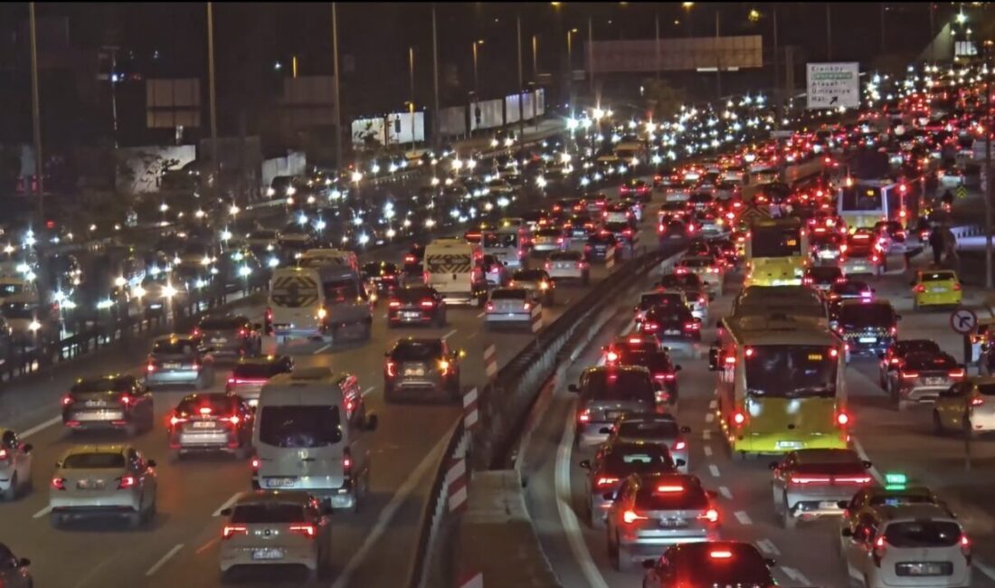 Mert ORDU/İSTANBUL, – İSTANBUL’da akşam saatlerinde trafik yoğunluğu yüzde 78’e