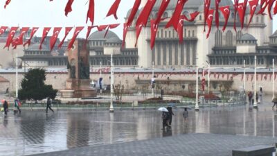 Yılmaz OKUR/İSTANBUL, – İSTANBUL’da Meteoroloji Genel Müdürlüğü’nün uyarılarının ardından beklenen