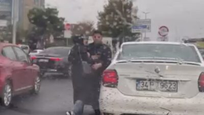 Mert ORDU/İSTANBUL, – KADIKÖY’de trafikte yolcu indiren sürücüyle başka bir