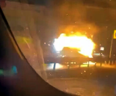 Altunay TUGA-İhsan DÖRTKARDEŞ/İSTANBUL, – KÜÇÜKÇEKMECE’de hareket halindeki bir otomobil, yanarak