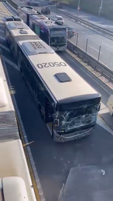Özgür EREN-Derya KORKMAZ-Altunay TUGA/İSTANBUL, – KÜÇÜKÇEKMECE’de Sefaköy durağından yolcu alan
