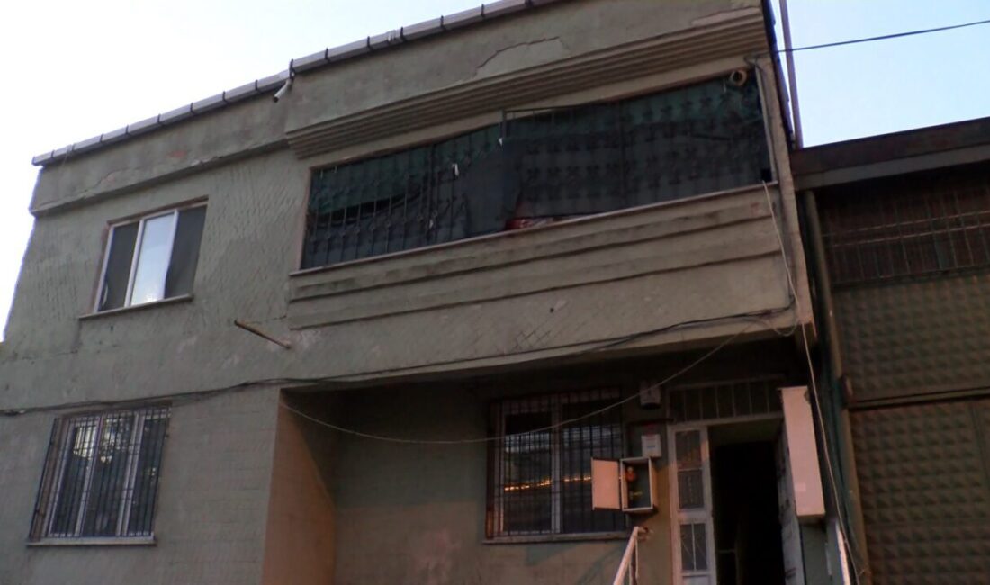 İstanbul- Küçükçekmece’de termosifon patlaması sonrası 2 kişi yaralandı Özgür EREN- Altunay TUGA / İSTANBUL, – KÜÇÜKÇEKMECE’de bir dairede