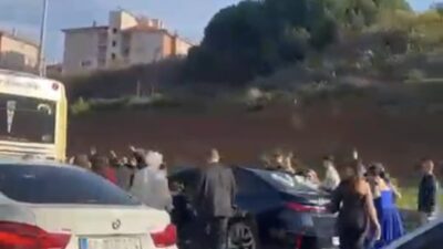 Mert ORDU/İSTANBUL, – MALTEPE’de düğün konvoyu yapan bir grup, otoyolda