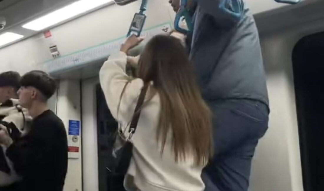 İstanbul-Marmaray’da iki grubun tekme ve yumruklu kavgası kamerada Murat SOLAK-Mert ORDU/İSTANBUL, – PENDİK’te iki grubun Marmaray’daki tekme ve