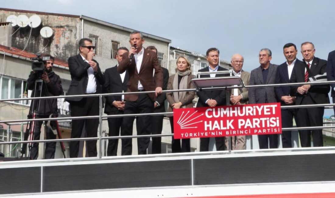 İstanbul – Özgür Özel Çağlayan’daki İstanbul Adalet Sarayı önünde konuşma yaptı Ceyda BIYIKLIOĞLU- Ataberk KURT/ İSTANBUL, – GÖREVİNDEN uzaklaştırılan İstanbul Büyükşehir