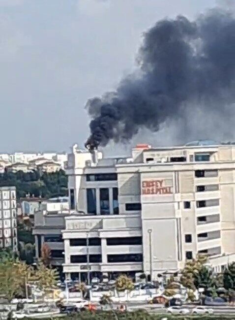 İstanbul – Pendik’te hastanede yangın-1 İSTANBUL Pendik’te Özel Emsey Hastanesi’nin çatısında yangın çıktı. Olay yerine