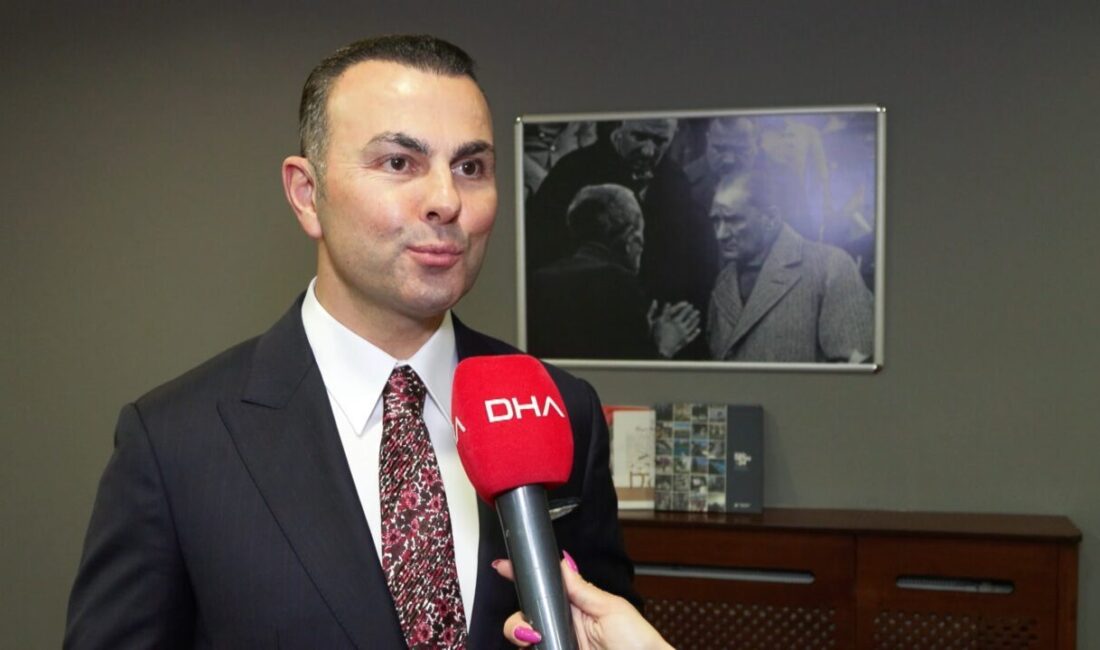 İstanbul- Seyithan İzsiz: Bu sene 500 annemizi Umre’ye göndereceğiz Gülseren KARAPINAR-Emir BENLİOĞLU/İSTANBUL, – KÜÇÜKÇEKMECE Dernekler Federasyonu (KÜDEF), geleneksel hale