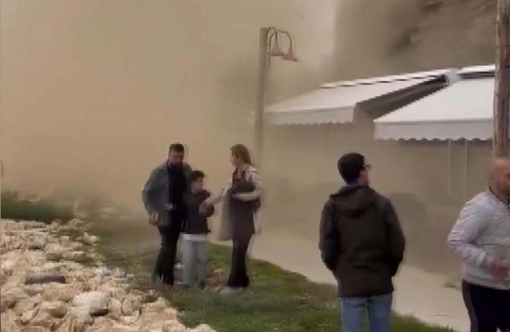 Uğur Samet AVCI / İSTANBUL, – SİLİVRİ’de, toprak kaymasının ardından