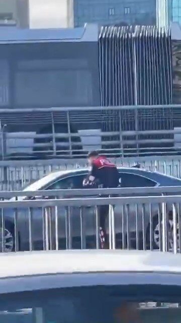 İSTANBUL Zincirlikuyu’dan Beşiktaş yönüne giden otomobile 15 Temmuz Şehitler Köprüsü