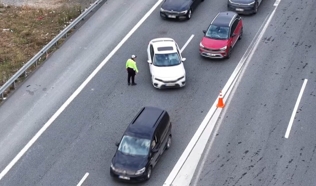 Emre KURT/İSTANBUL, – Sultangazi’de gerçekleştirilen dron destekli trafik denetiminde kural