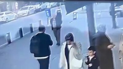 Baran AKKAYA-Emin YEŞİL/İSTANBUL, -SULTANGAZİ’de bir kadın yanındaki kız çocuğuyla mağazaya