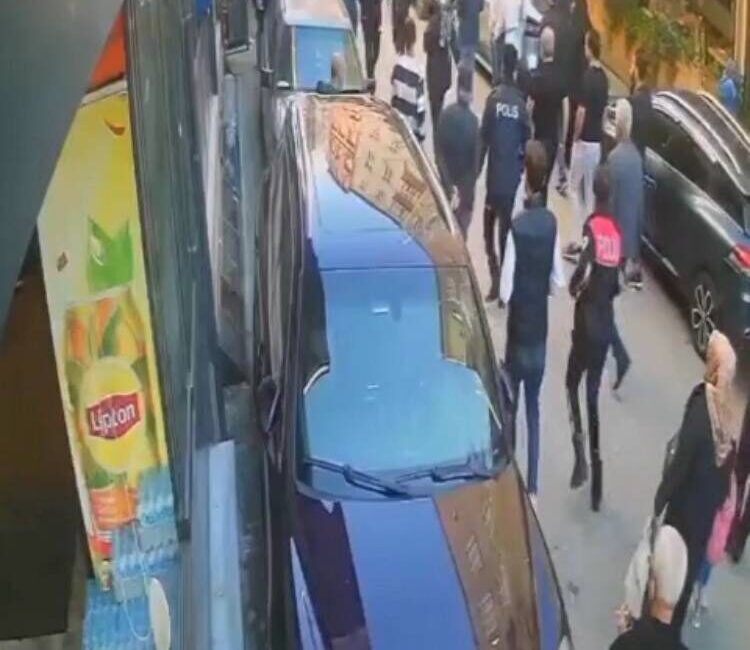 Baran AKKAYA-Emin YEŞİL/İSTANBUL, -SULTANGAZİ’de bir kadına sözlü tacizde bulunduğu iddia