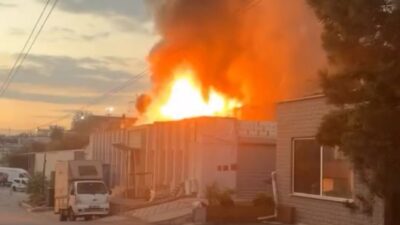 İSTANBUL, – ÜMRANİYE’de bir mobilya imalathanesinde yangın çıktı. Yangına itfaiyenin