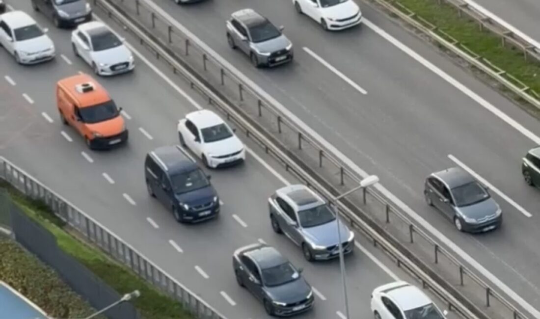 İstanbul – Ümraniye’de otoyol üzerinde ilerleyen koyun, sürücülere zor anlar yaşattı Mert ORDU/İSTANBUL – ÜMRANİYE Şile Yolu’nda ters yönde ilerleyen sahipsiz