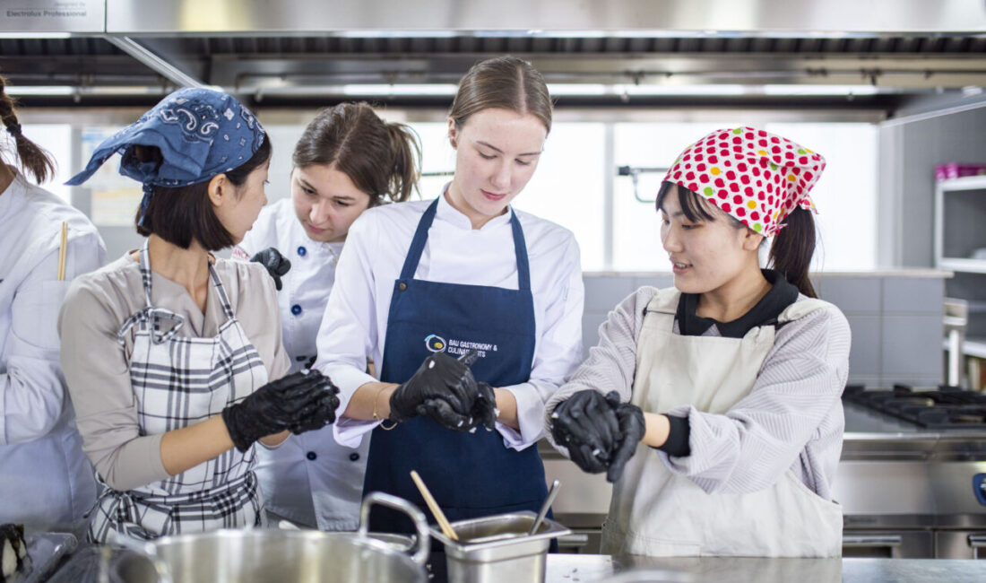 Japon öğrencilere Türk mutfağı dersi İSTANBUL, – JAAPONYA’dan gelen gıda bilimi ve beslenme bölümü öğrencileri