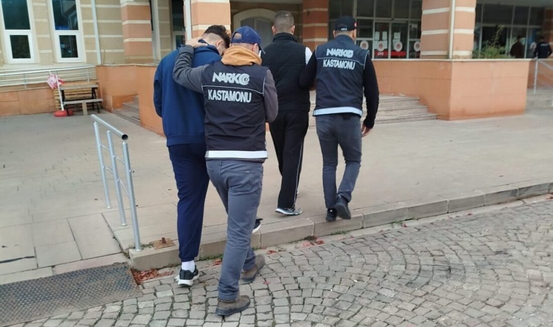Hamza DEMİRCİ/KASTAMONU, – KASTAMONU’da polis ekipleri tarafından düzenlenen uyuşturucu operasyonunda