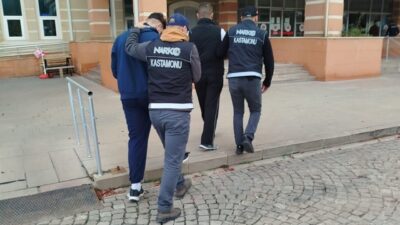 Hamza DEMİRCİ/KASTAMONU, – KASTAMONU’da polis ekipleri tarafından düzenlenen uyuşturucu operasyonunda