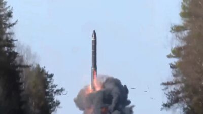 RUSYA, – RUSYA’nın stratejik nükleer silahlarla tatbikat gerçekleştirdiği bildirildi. Kremlin