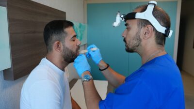 İSTANBUL, – ATEŞLİ silah yaralanması nedeniyle çenesinin yarısını kaybeden İzzet