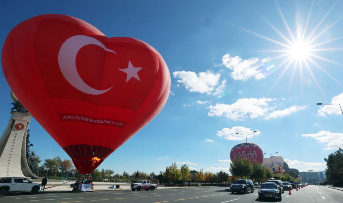 Türk bayraklı sıcak hava balonları, Ankara semalarını süsledi Aybala MELEK/ANKARA, – ANKARA’da 29 Ekim Cumhuriyet Bayramı kutlamaları kapsamında