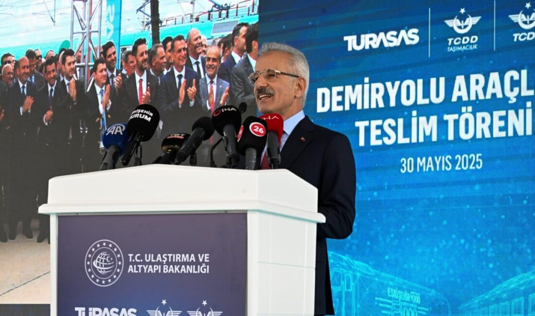 Türkiye’nin ilk hızlı tren fabrikası Sakarya’da kurulacak ANKARA, – ULAŞTIRMA ve Altyapı Bakanı Abdulkadir Uraloğlu, Türkiye Raylı