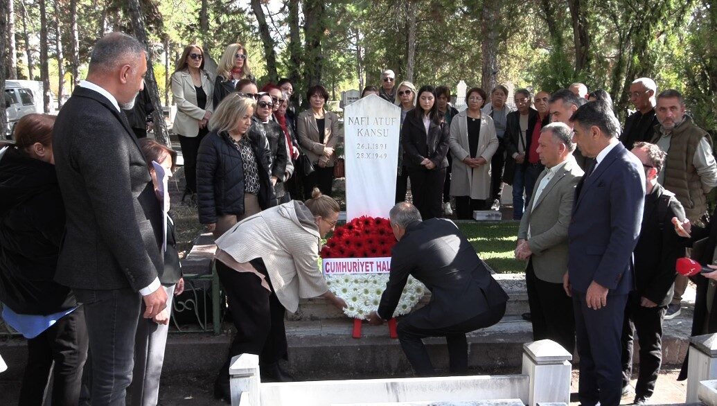 Türkiye’nin ilk Milli Eğitim Müsteşarı Kansu, kabri başında anıldı Ayşenur DEMİRTAŞ GÜL-Canberk ÖZTÜRK/ANKARA, – TÜRKİYE’nin ilk Milli Eğitim Bakanlığı