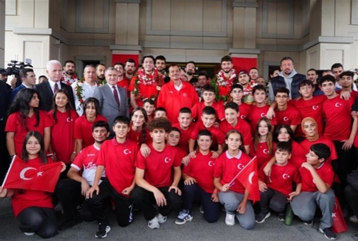 BAKAN BAK’TAN EYLÜL AYI SPOR BAŞARILARINA ÖVGÜ: "GURUR TABLOSU MİLLETİMİZE