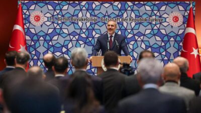ANKARA, – DIŞİŞLERİ Bakanı Hakan Fidan, Almanya ziyareti kapsamında, Türkiye’nin