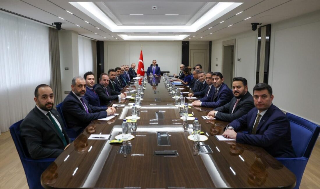 ANKARA, – DIŞİŞLERİ Bakanı Hakan Fidan, MÜSİAD Genel Başkanı Burhan