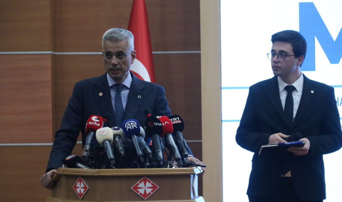 BAKAN MEMİŞOĞLU, BAŞKENT ÜNİVERSİTESİ’NDE KONUŞTU Sağlık Bakanı Kemal Memişoğlu, Bilkent