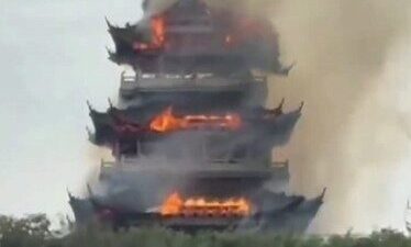 ÇİN, – ÇİN’in Jiangsu eyaletindeki 1500 yıllık Yongqing Tapınağı’nın köşkünde