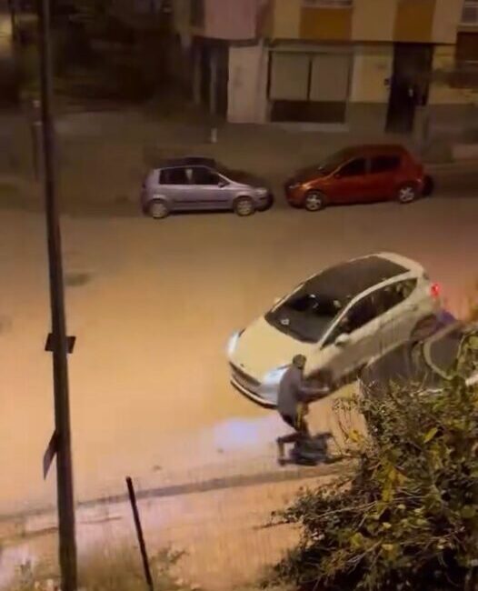 Mehmet Gökhan HAKBİLİR/ANKARA, – ANKARA’da otomobille sokak ortasında drift atan