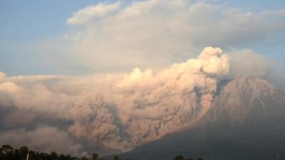 ENDONEZYA, – ENDONEZYA’nın Java Adası’nın doğusundaki Semeru Yanardağı’nın patlaması sonucu