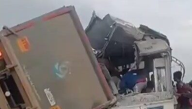HİNDİSTAN, – HİNDİSTAN’ın Telangana eyaletinde bir otobüs ile kamyonun çarpışması