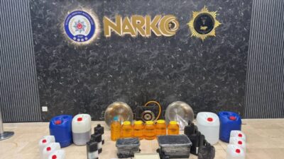 Baran AKKAYA/İSTANBUL, -ARNAVUTKÖY’de düzenlenen uyuşturtucu operasyonunda 1 şüpheli yakalanırken yapılan