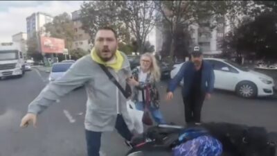 Mert ORDU-Hiba HAKBİLİR/İSTANBUL – ATAŞEHİR’de yolun karşısına geçmeye çalışan kadın