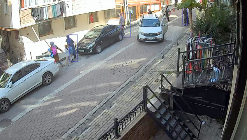 İhsan DÖRTKARDEŞ / İSTANBUL, – AVCILAR’da bir sokaktaki kaldırımın istinat